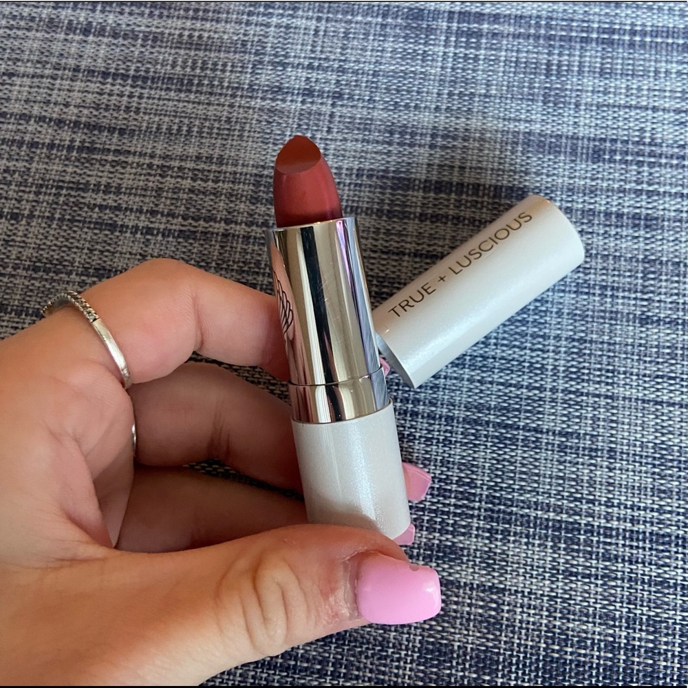 true + luscious “vintage rose” super moisture lipstick